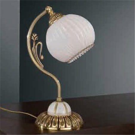 Złota lampa nocna do stylowej sypialni Novara