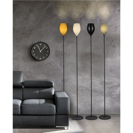 Lampa stojąca Izza wąska czarna minimalistyczna styl nowoczesny