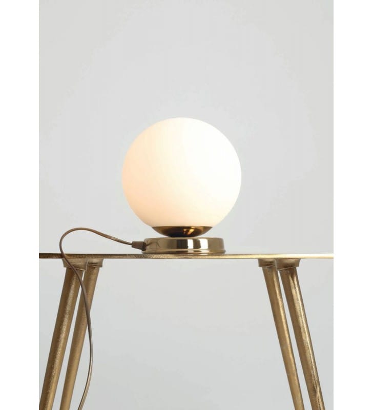 Mała złota nowoczesna lampka stołowa Ball szklany klosz kula