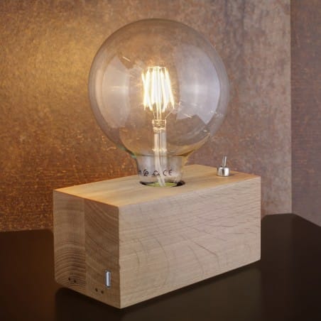 Drewniana dębowa lampa stołowa ze zintegrowanym gniazdem USB bez klosza