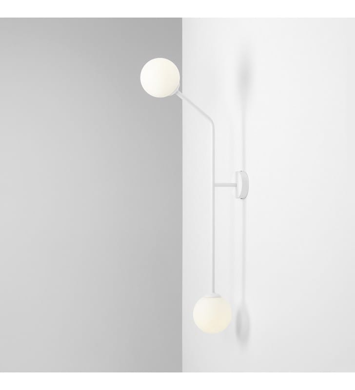 Minimalistyczny pionowy 2 kloszowy wysoki kinkiet Pure biały styl nowoczesny