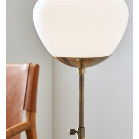 Regulowana lampa stołowa Rise patyna prosta forma projekt Monika Mulder Markslojd